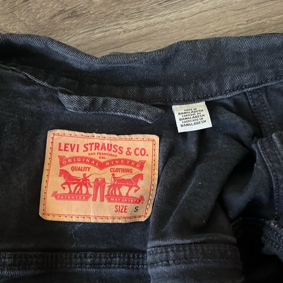 Black Levi's Jean Jacket - Picture 3 of 3